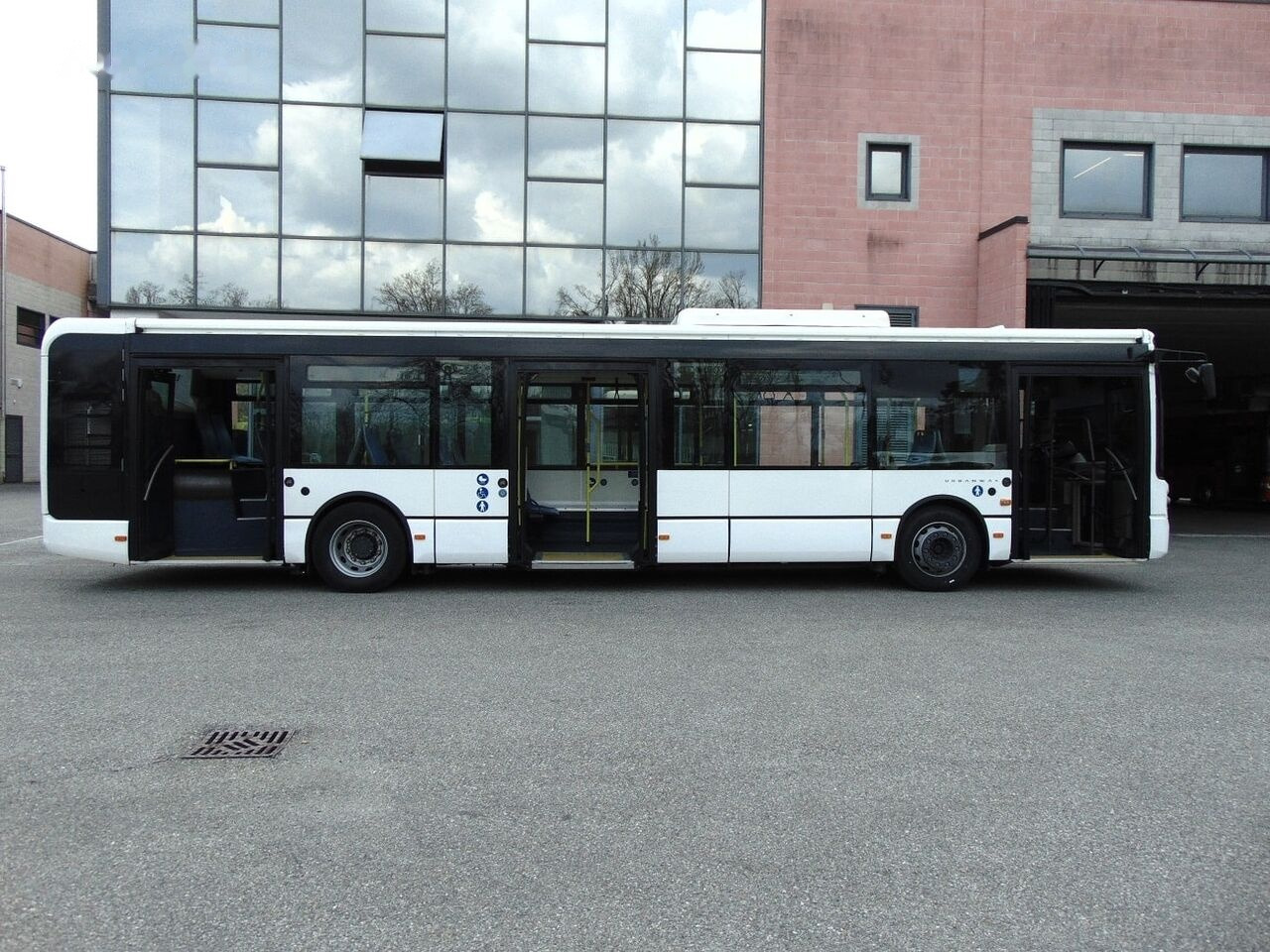 Gradski autobus IVECO URBANWAY: slika Gradski autobus IVECO URBANWAY