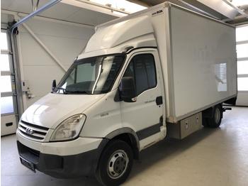 Dostavno vozilo sa zatvorenim sandukom Iveco Daily 35C15