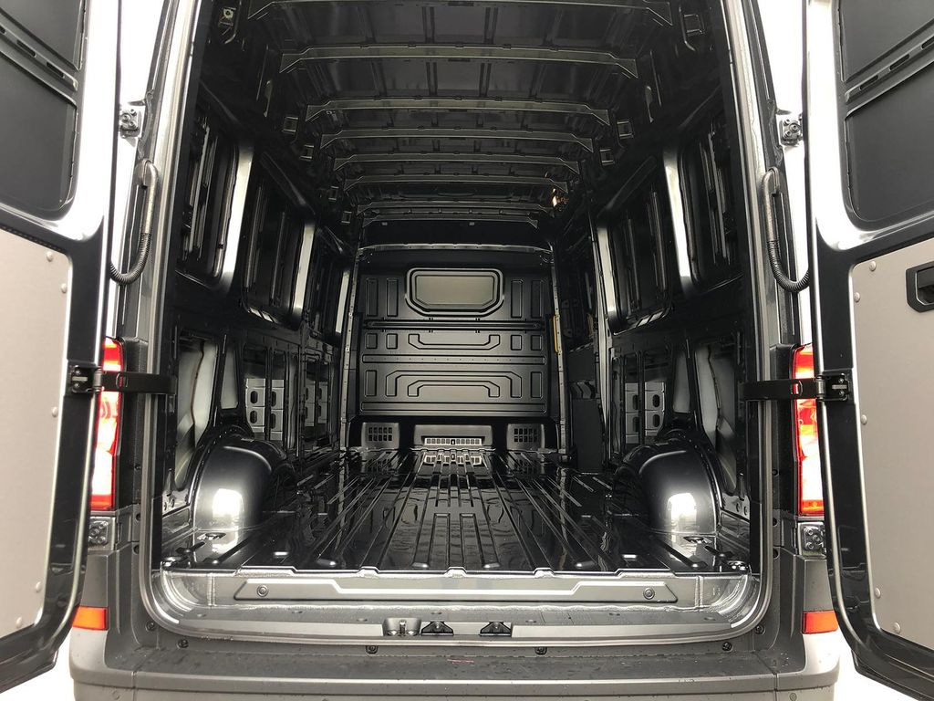 Furgon Volkswagen Crafter L4H3 4x4 AUTOM. LED DIFF-SPER ACC NAV: slika Furgon Volkswagen Crafter L4H3 4x4 AUTOM. LED DIFF-SPER ACC NAV