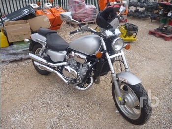 Honda VF750C MAGNA - Motocikl
