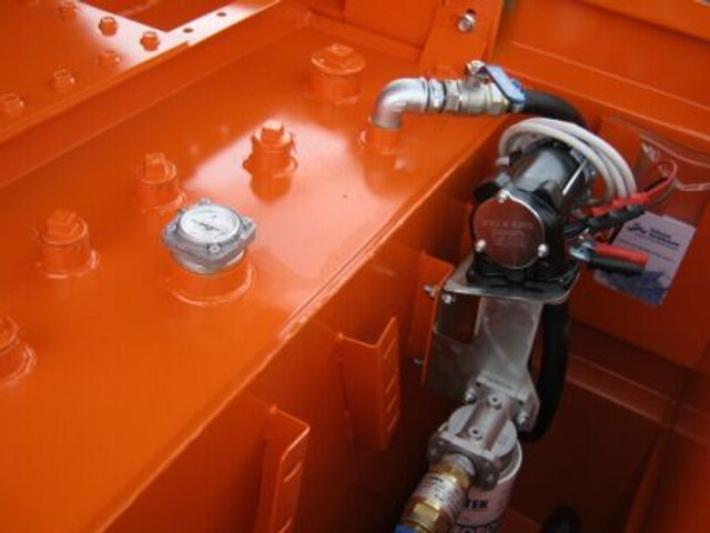 Novi Cisterna za skladištenje za prijevoz goriva IBC met afsluitb. bovenbak: slika Novi Cisterna za skladištenje za prijevoz goriva IBC met afsluitb. bovenbak