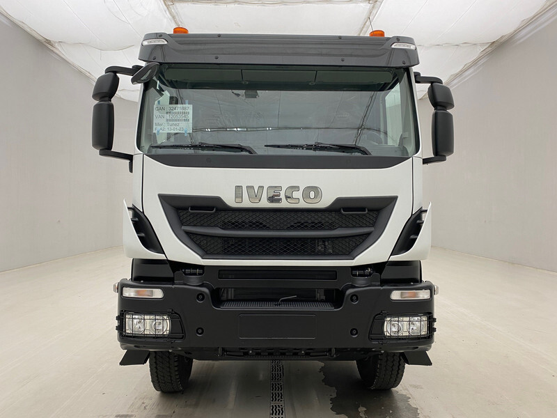 Novi Kamion-šasija Iveco Trakker 420 - 8x4: slika Novi Kamion-šasija Iveco Trakker 420 - 8x4