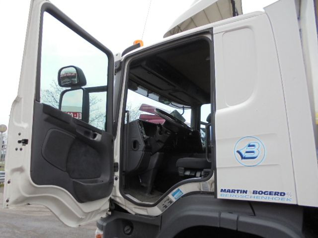 Kamion s ceradom Scania P230: slika Kamion s ceradom Scania P230