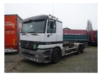 Mercedes-Benz 2540 - Transporter kontejnera/ Kamion s izmjenjivim sanducima