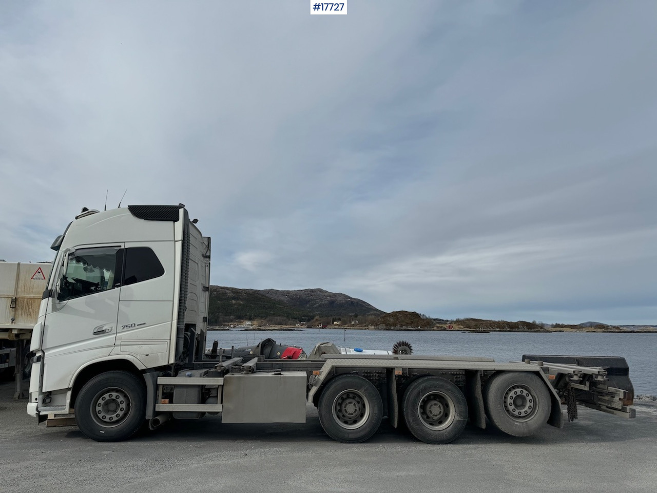 Kamion-šasija Volvo FH16: slika Kamion-šasija Volvo FH16