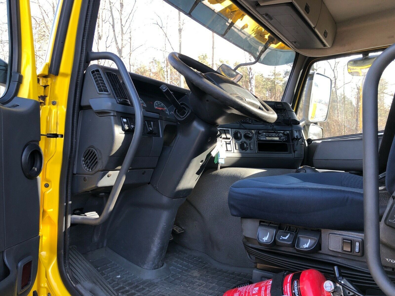 Kamion s otvorenim sandukom, Kamion s kranom Volvo FM380: slika Kamion s otvorenim sandukom, Kamion s kranom Volvo FM380