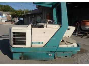 Tennant 528 -DIESEL - Cestovna čistilica