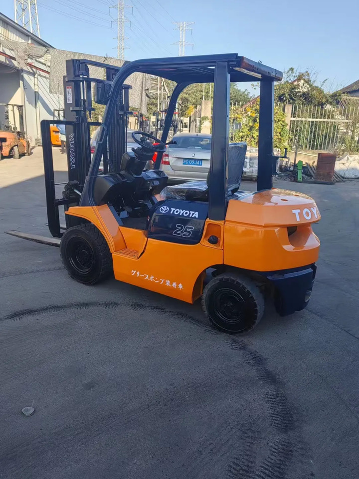 Zakup  Good condition Second hand Toyota Forklift 2.5 Ton cheap price forklift Good condition Second hand Toyota Forklift 2.5 Ton cheap price forklift: slika Zakup  Good condition Second hand Toyota Forklift 2.5 Ton cheap price forklift Good condition Second hand Toyota Forklift 2.5 Ton cheap price forklift