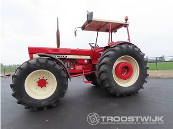 International 1046 - Traktor
