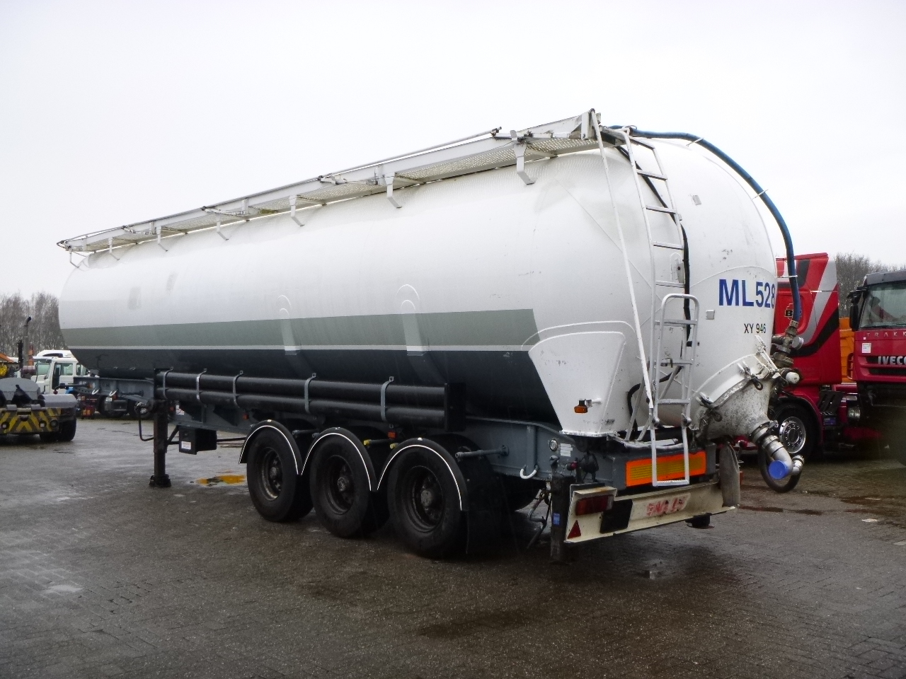 Poluprikolica cisterna za prijevoz brašna Benalu Powder tank alu 58 m3 (tipping): slika Poluprikolica cisterna za prijevoz brašna Benalu Powder tank alu 58 m3 (tipping)