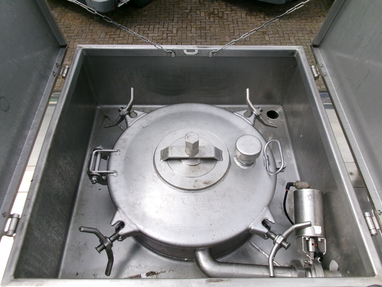 Poluprikolica cisterna za prijevoz hrane Crossland Food tank inox 30 m3 / 1 comp: slika Poluprikolica cisterna za prijevoz hrane Crossland Food tank inox 30 m3 / 1 comp