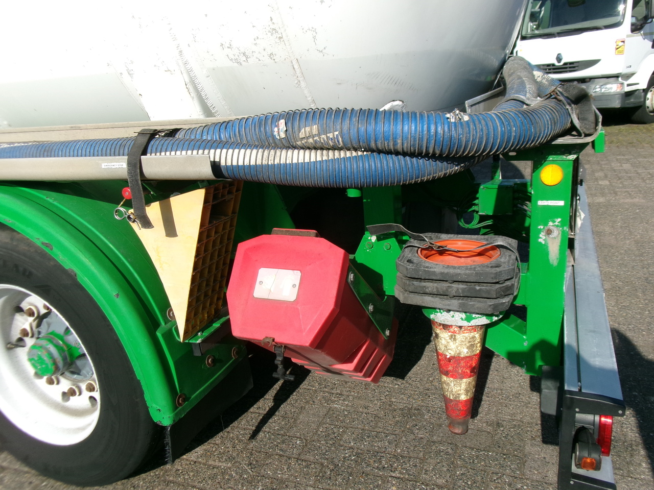 Poluprikolica cisterna za prijevoz goriva Feldbinder Fuel tank alu 42 m3 / / 6 comp + pump: slika Poluprikolica cisterna za prijevoz goriva Feldbinder Fuel tank alu 42 m3 / / 6 comp + pump