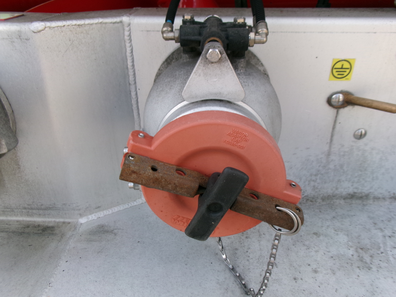 Poluprikolica cisterna za prijevoz goriva Feldbinder Fuel tank alu 44.6 m3 + pump: slika Poluprikolica cisterna za prijevoz goriva Feldbinder Fuel tank alu 44.6 m3 + pump