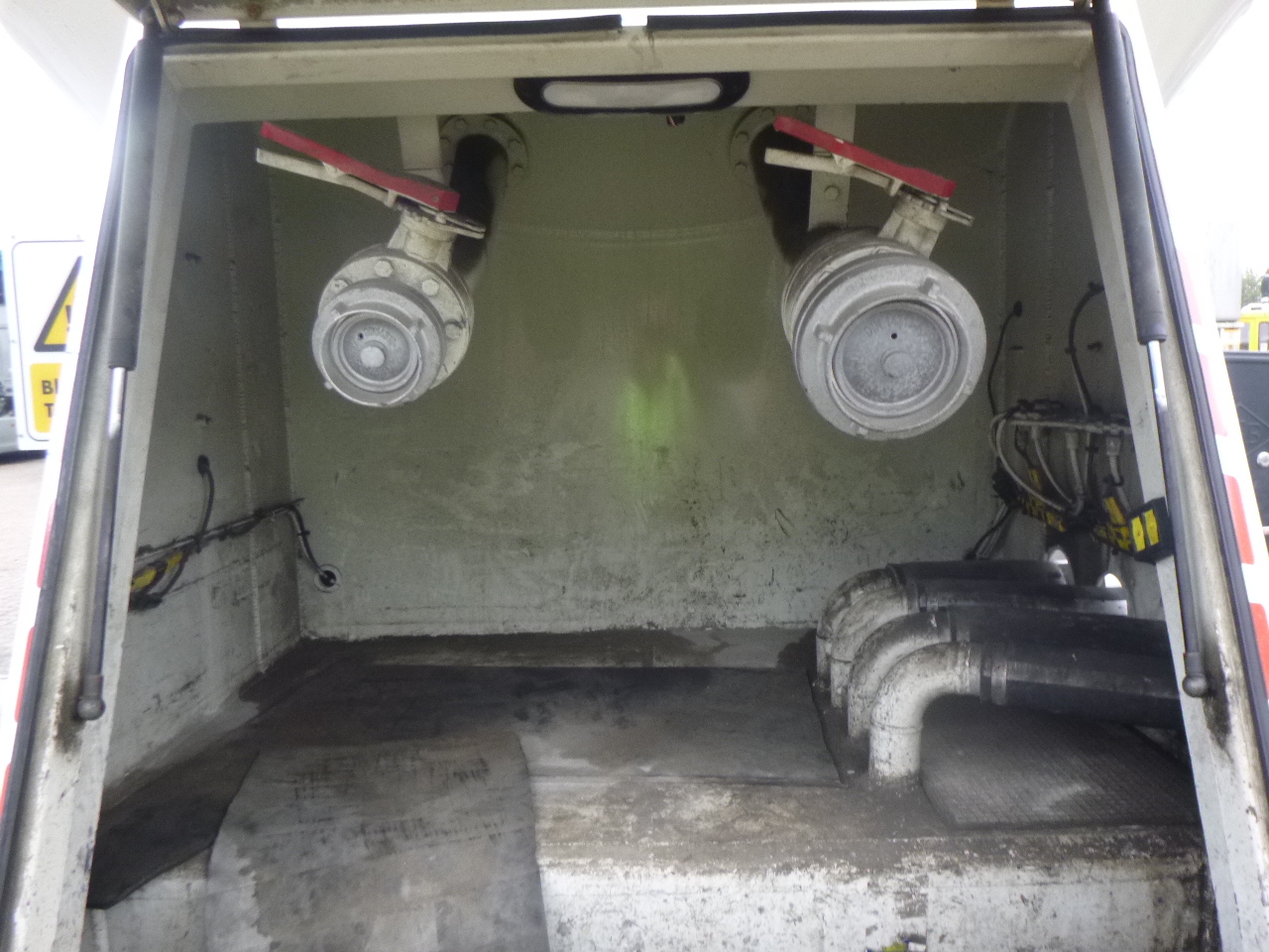 Poluprikolica cisterna za prijevoz brašna Feldbinder Powder tank alu 40 m3 / 1 comp: slika Poluprikolica cisterna za prijevoz brašna Feldbinder Powder tank alu 40 m3 / 1 comp