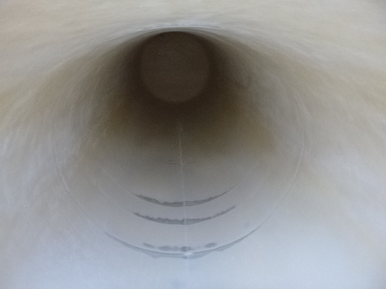 Poluprikolica cisterna za prijevoz brašna Feldbinder Powder tank alu 60 m3 (tipping): slika Poluprikolica cisterna za prijevoz brašna Feldbinder Powder tank alu 60 m3 (tipping)