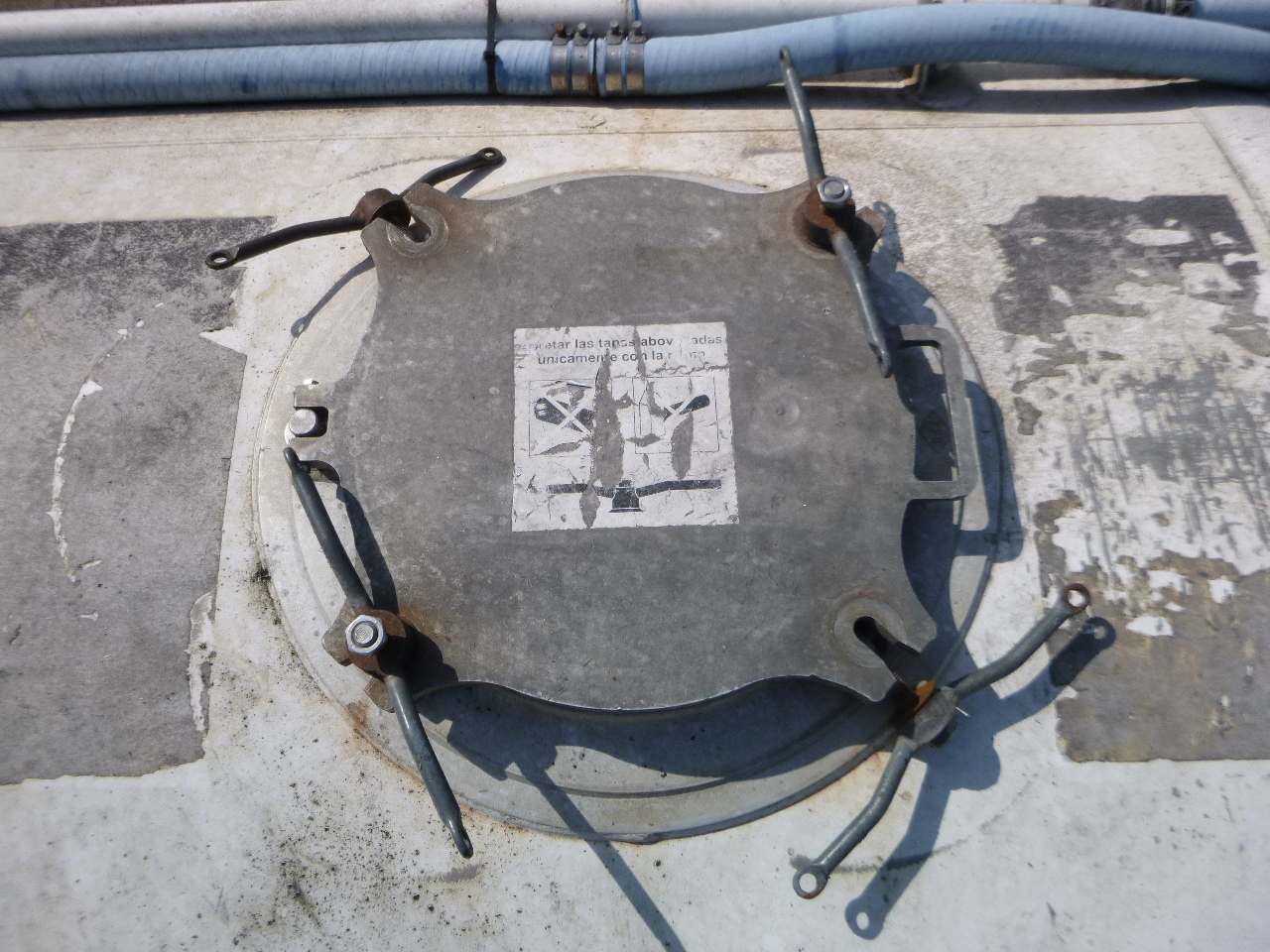 Poluprikolica cisterna za prijevoz brašna Feldbinder Powder tank alu 63 m3 / 1 comp (tipping): slika Poluprikolica cisterna za prijevoz brašna Feldbinder Powder tank alu 63 m3 / 1 comp (tipping)