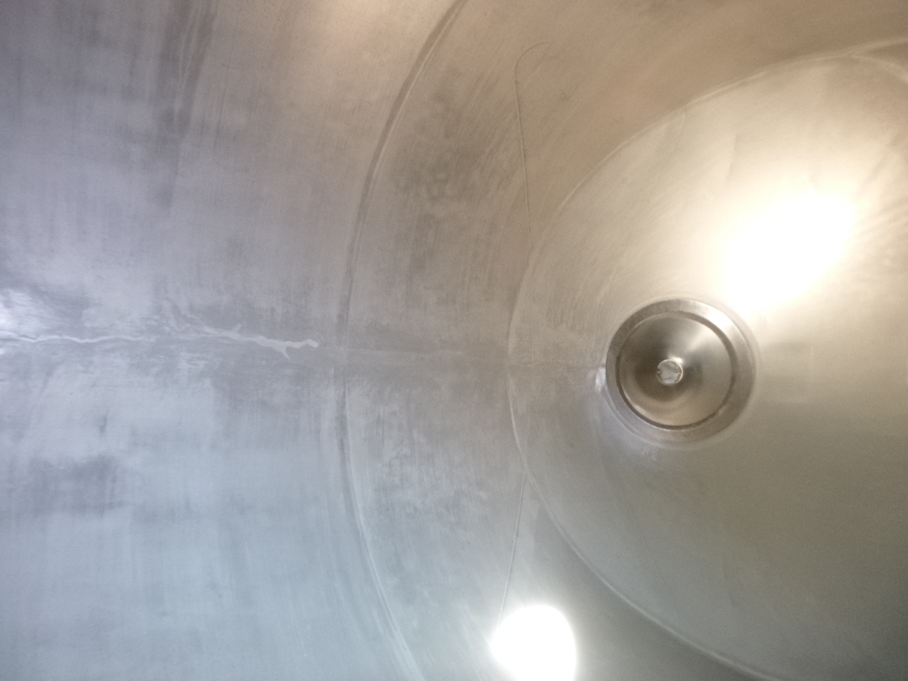 Poluprikolica cisterna za prijevoz brašna Feldbinder Powder tank alu 63 m3 / 1 comp (tipping): slika Poluprikolica cisterna za prijevoz brašna Feldbinder Powder tank alu 63 m3 / 1 comp (tipping)