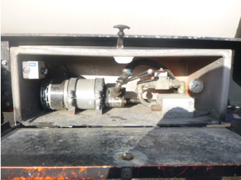Poluprikolica cisterna za prijevoz brašna Feldbinder Powder tank alu 63 m3 (tipping): slika Poluprikolica cisterna za prijevoz brašna Feldbinder Powder tank alu 63 m3 (tipping)