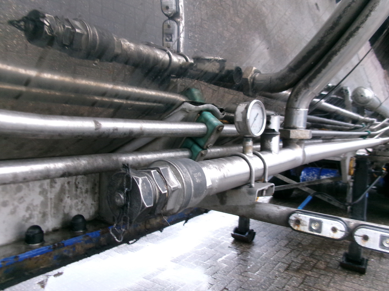 Poluprikolica cisterna za prijevoz kemikalija Indox Chemical tank inox L4BH 33.5 m3 / 1 comp: slika Poluprikolica cisterna za prijevoz kemikalija Indox Chemical tank inox L4BH 33.5 m3 / 1 comp
