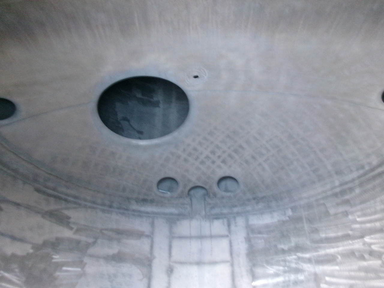 Poluprikolica cisterna za prijevoz kemikalija Indox Chemical tank inox L4BH 33.5 m3 / 1 comp: slika Poluprikolica cisterna za prijevoz kemikalija Indox Chemical tank inox L4BH 33.5 m3 / 1 comp