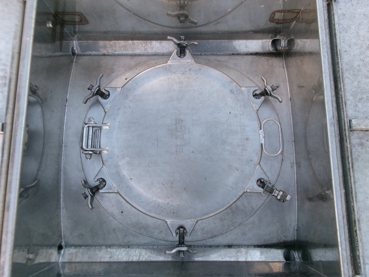 Poluprikolica cisterna za prijevoz kemikalija L.A.G. Chemical tank inox 37.5 m3 / 1 comp: slika Poluprikolica cisterna za prijevoz kemikalija L.A.G. Chemical tank inox 37.5 m3 / 1 comp