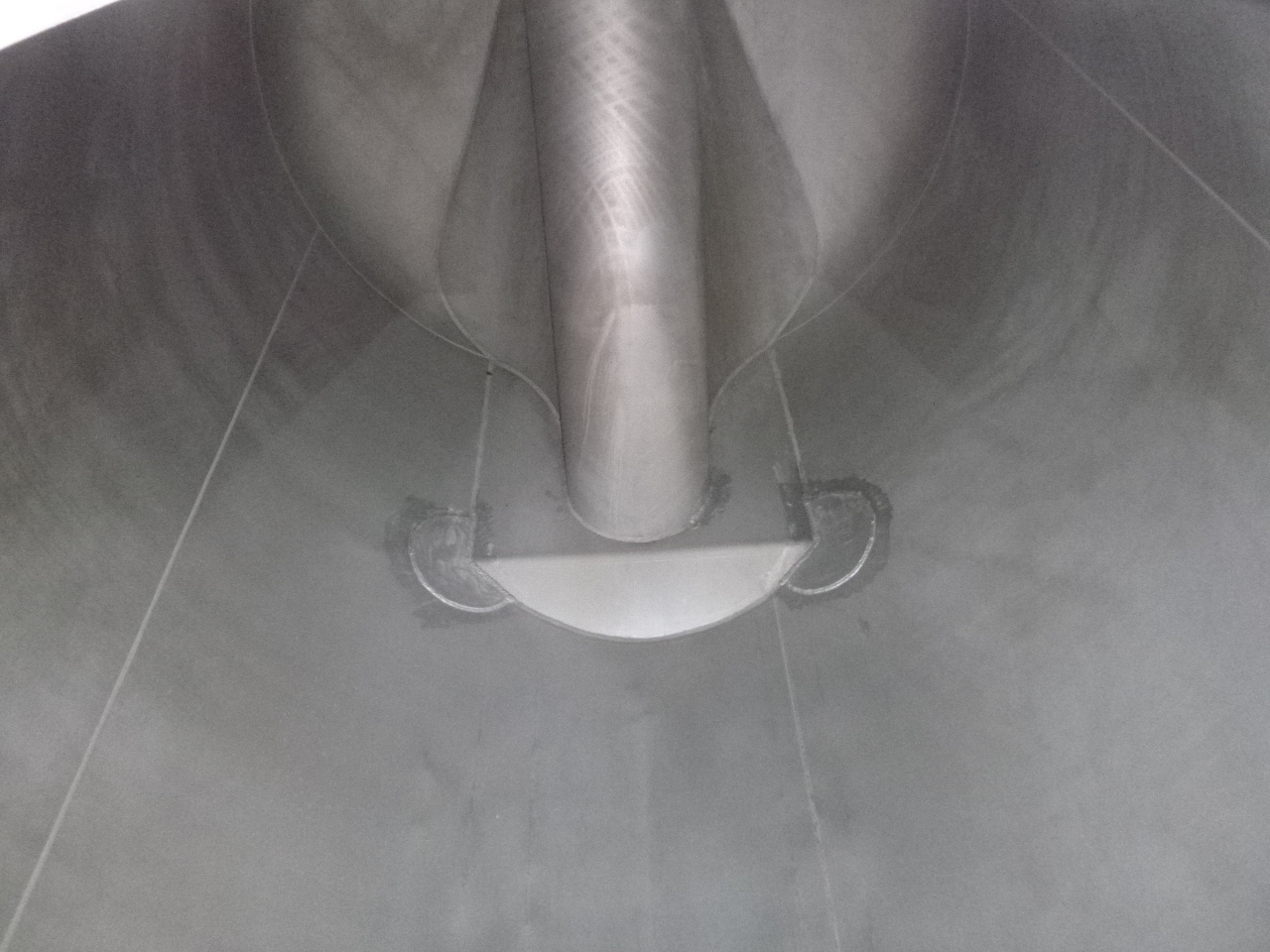 Poluprikolica cisterna za prijevoz brašna L.A.G. Powder tank alu 60.5 m3 (tipping): slika Poluprikolica cisterna za prijevoz brašna L.A.G. Powder tank alu 60.5 m3 (tipping)