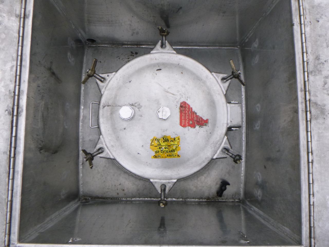 Poluprikolica cisterna za prijevoz kemikalija Maisonneuve Chemical tank inox L4BH 29.8 m3 / 1 comp: slika Poluprikolica cisterna za prijevoz kemikalija Maisonneuve Chemical tank inox L4BH 29.8 m3 / 1 comp