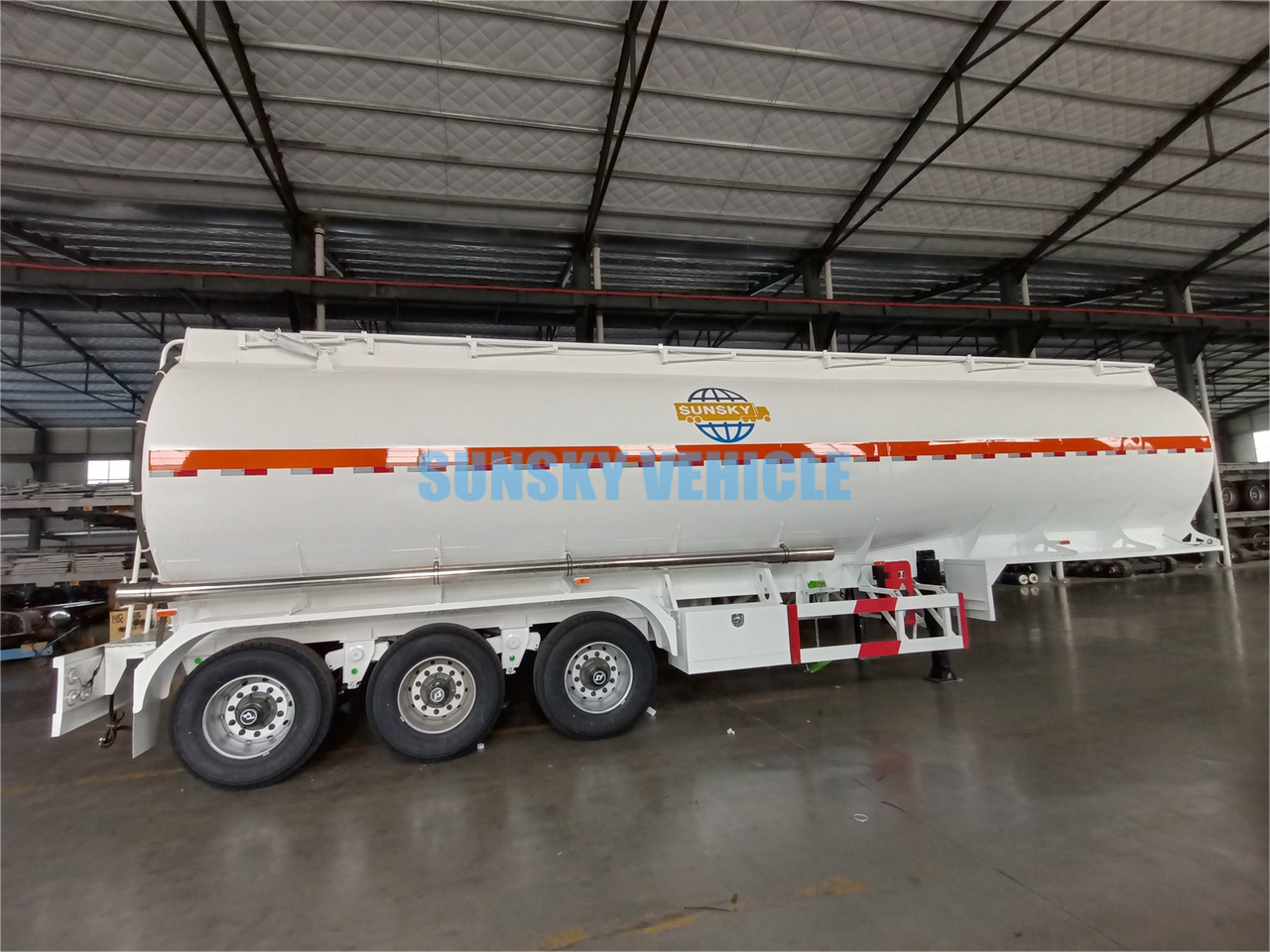 Novi Poluprikolica cisterna za prijevoz goriva SUNSKY Fuel Tank Trailer: slika Novi Poluprikolica cisterna za prijevoz goriva SUNSKY Fuel Tank Trailer