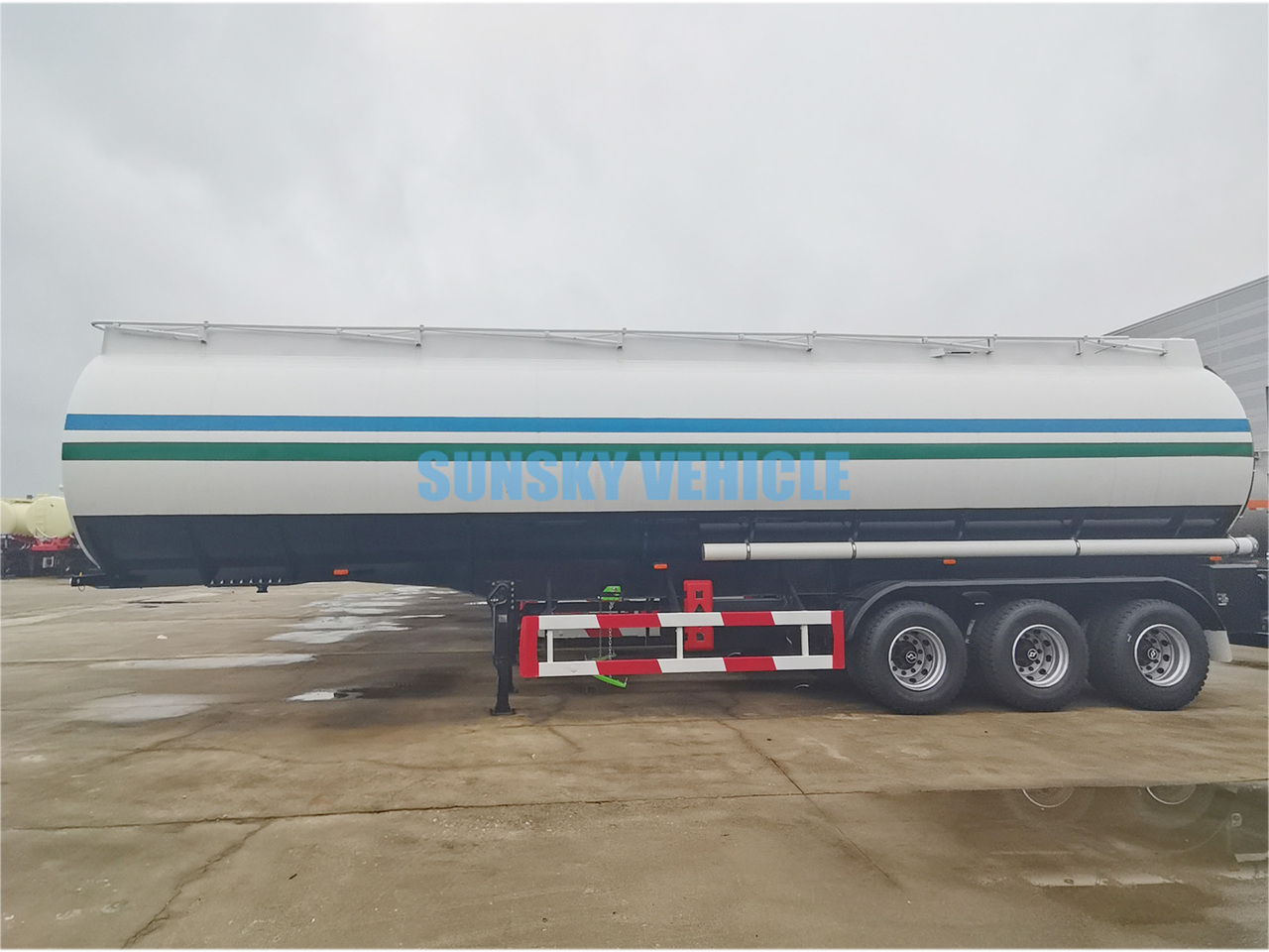 Novi Poluprikolica cisterna za prijevoz goriva SUNSKY Fuel Tank Trailer: slika Novi Poluprikolica cisterna za prijevoz goriva SUNSKY Fuel Tank Trailer