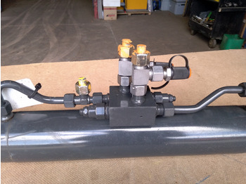 Hidraulični cilindar za Građevinski strojevi Bomag 05850540 -: slika Hidraulični cilindar za Građevinski strojevi Bomag 05850540 -
