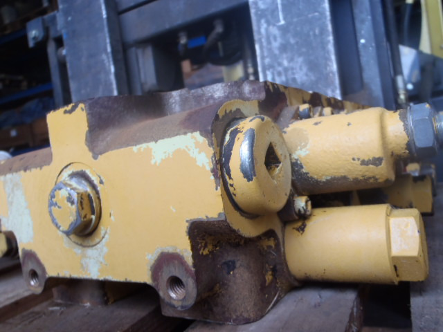 Hidraulični ventil za Građevinski strojevi Komatsu PW150 -: slika Hidraulični ventil za Građevinski strojevi Komatsu PW150 -