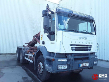 Transporter kontejnera/ Kamion s izmjenjivim sanducima IVECO Trakker