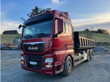 Kamion s kukastom dizalicom MAN TGX