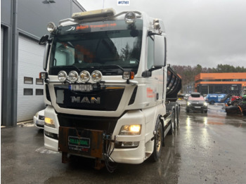 Kamion s kukastom dizalicom MAN TGX 35.560