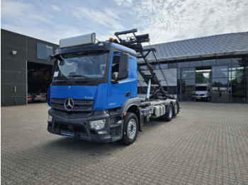 Transporter kontejnera/ Kamion s izmjenjivim sanducima MERCEDES-BENZ Antos 2546