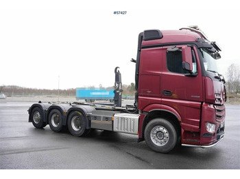 Kamion s kukastom dizalicom MERCEDES-BENZ Arocs 3258