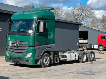 Transporter kontejnera/ Kamion s izmjenjivim sanducima MERCEDES-BENZ Actros 2536