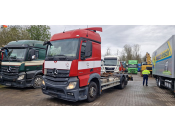 Transporter kontejnera/ Kamion s izmjenjivim sanducima MERCEDES-BENZ