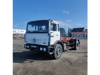 Kamion s kukastom dizalicom RENAULT G 230