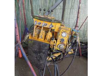 AtlasCopco BUT 6 EH drill boom - Stroj za bušenje tunela: slika AtlasCopco BUT 6 EH drill boom - Stroj za bušenje tunela