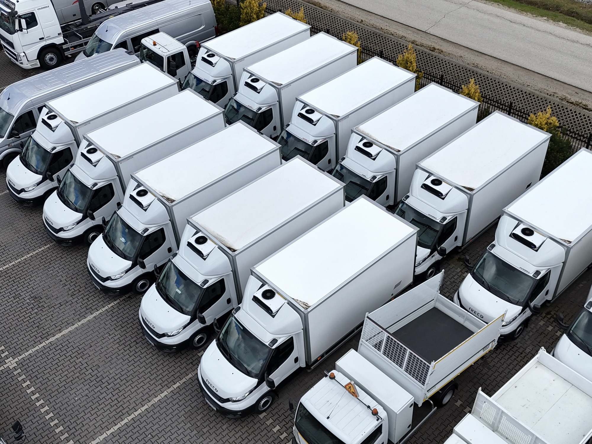 DUETDUDA - Građevinski strojevi MERCEDES-BENZ - dizel undefined: slika DUETDUDA - Građevinski strojevi MERCEDES-BENZ - dizel undefined