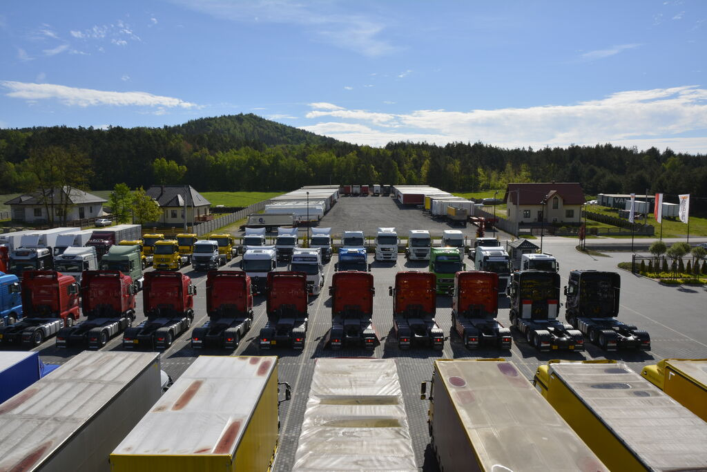 DUETDUDA - Građevinski strojevi MERCEDES-BENZ - dizel undefined: slika DUETDUDA - Građevinski strojevi MERCEDES-BENZ - dizel undefined