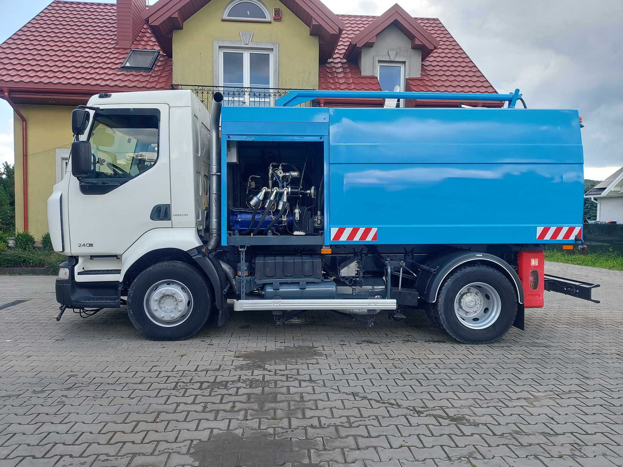 AUTO TECHNIK - Kamioni undefined: slika AUTO TECHNIK - Kamioni undefined