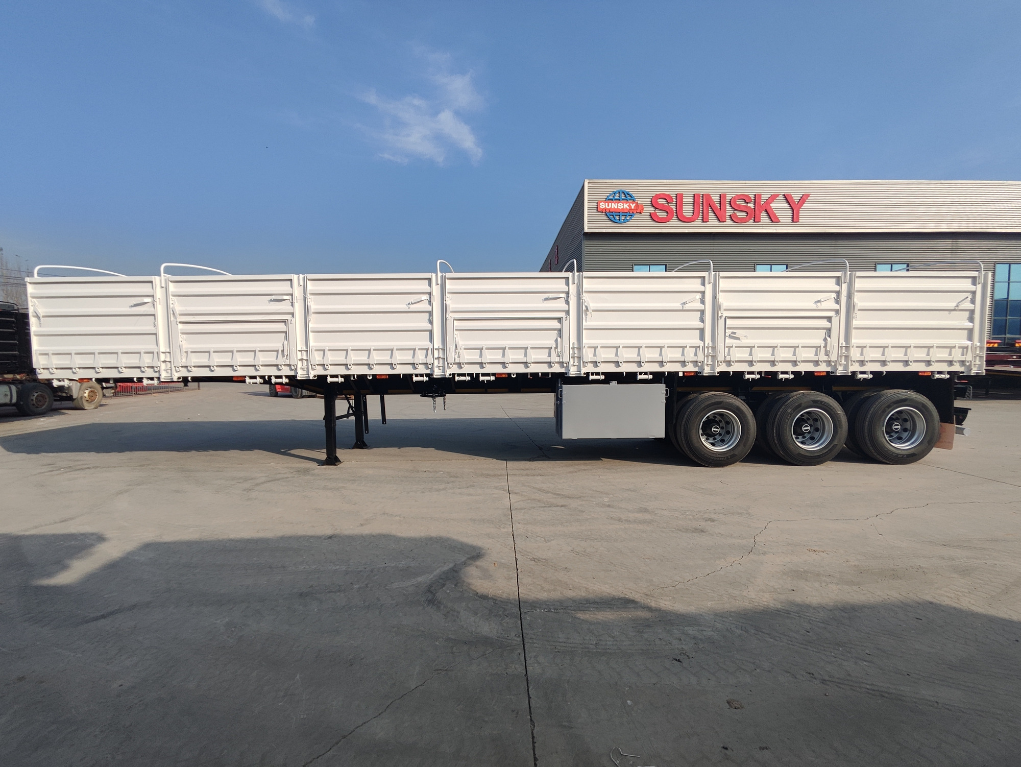 Xiamen Sunsky Vehicle Co.,Ltd - Kamioni - 8x4, Euro 2, dizel undefined: slika Xiamen Sunsky Vehicle Co.,Ltd - Kamioni - 8x4, Euro 2, dizel undefined