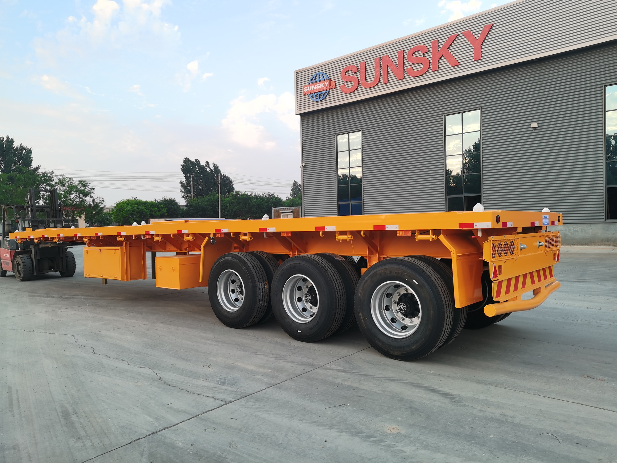 Xiamen Sunsky Vehicle Co.,Ltd - Kamioni - 8x4, Euro 2, dizel undefined: slika Xiamen Sunsky Vehicle Co.,Ltd - Kamioni - 8x4, Euro 2, dizel undefined