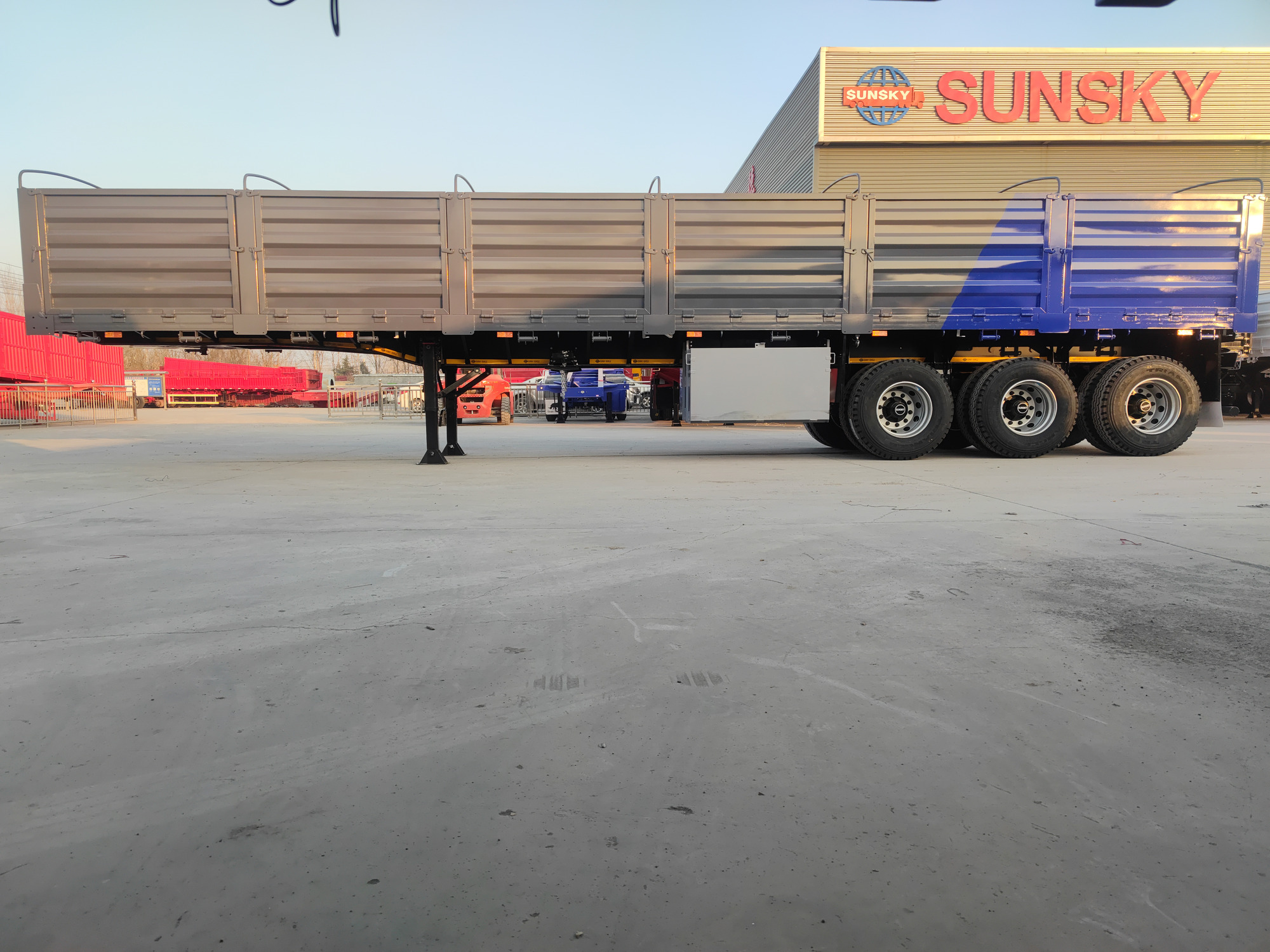 Xiamen Sunsky Vehicle Co.,Ltd - Kamioni - 8x4, Euro 2, dizel undefined: slika Xiamen Sunsky Vehicle Co.,Ltd - Kamioni - 8x4, Euro 2, dizel undefined