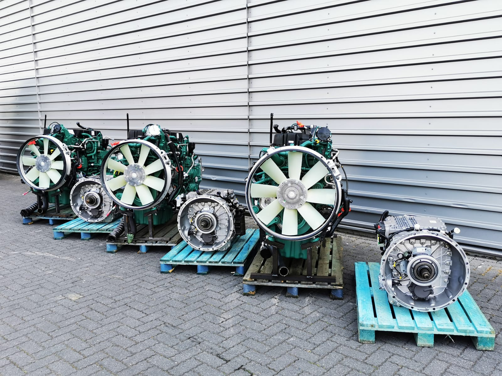 BAS PARTS & TYRES B.V. undefined: slika BAS PARTS & TYRES B.V. undefined