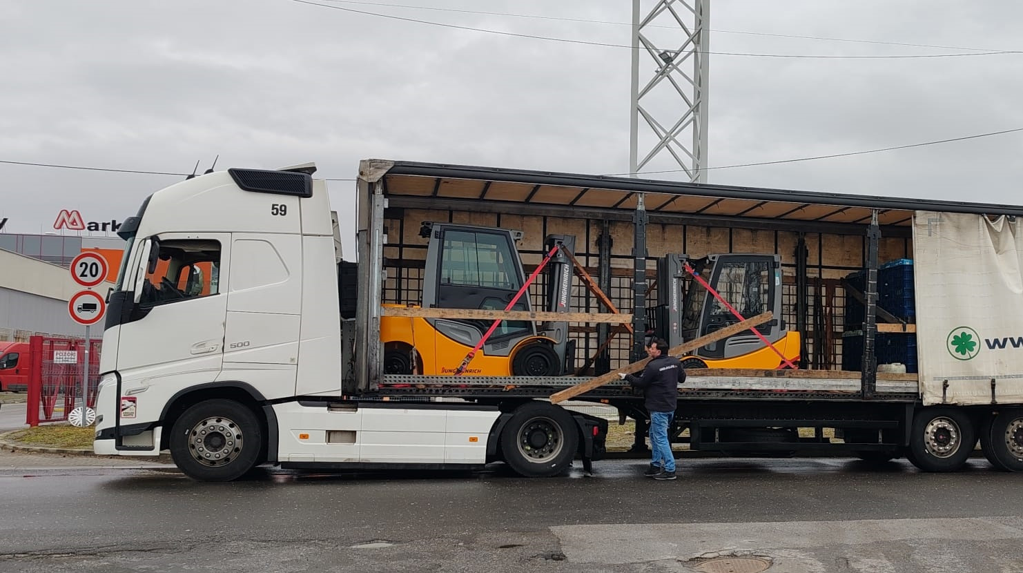 IC-Line s.r.o. (Booster-Lift) - vozila na prodaju undefined: slika IC-Line s.r.o. (Booster-Lift) - vozila na prodaju undefined