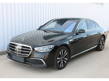 Limuzina MERCEDES-BENZ