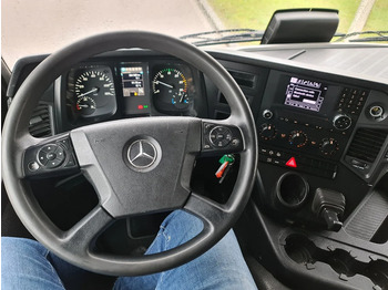 Interior photo 2: Kamion hladnjača Mercedes-Benz Antos 1924